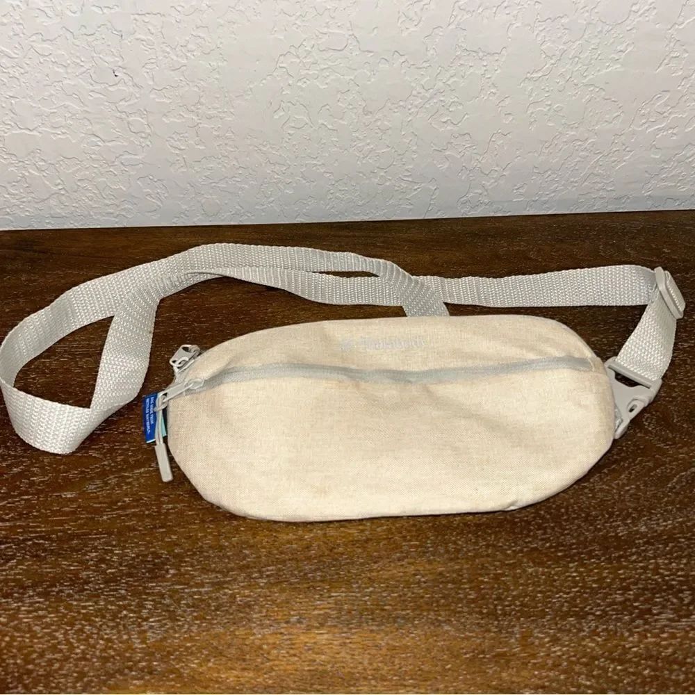 Therabody United Zipper Closure Crossbody Pouch Bag